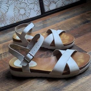4/$11♥️Hot Kiss | white ankle strap sandals